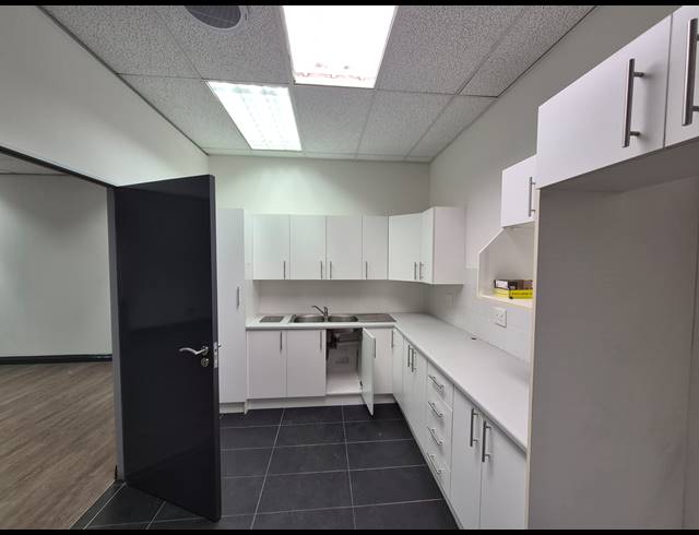 162M² OFFICE TO LET IN SANDTON CENTRAL